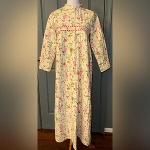 Her Majesty Girls Vintage 100%Cotton Shabby Chic House robe. Made In USA